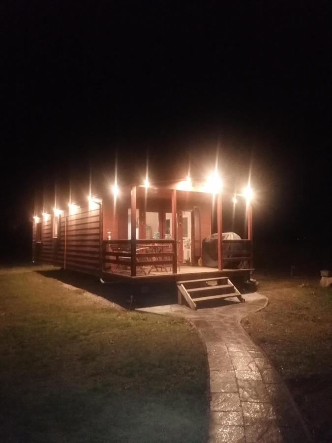 דירות Krina Tiny House Am Wald מראה חיצוני תמונה