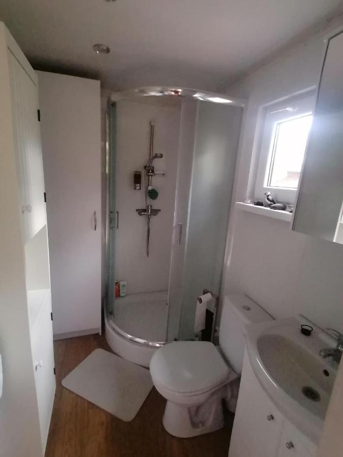 דירות Krina Tiny House Am Wald מראה חיצוני תמונה